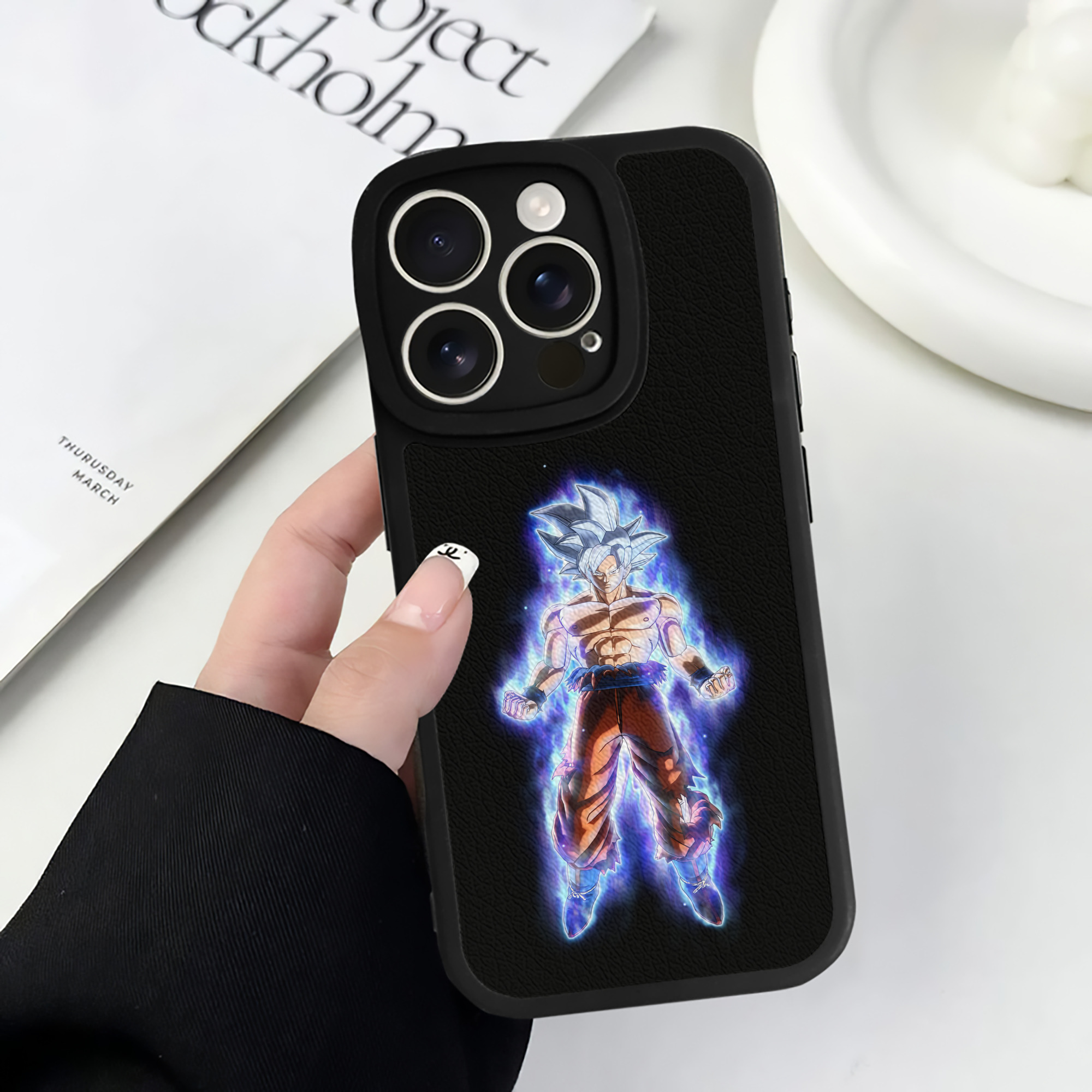 （画像用） ドラゴンボール 孫悟空（そん ごくう）Son Goku カカロット DRAGON BALL Kakarotto 【iPhone 16シリーズ対応】シリコンスマホケース（レザー調） 材質：シリコン